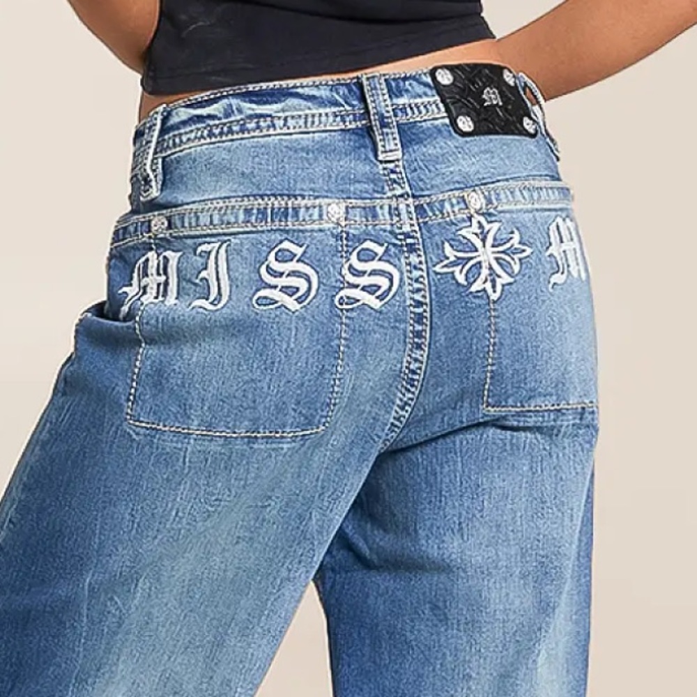 Miss Me Mid Rise Wing Pocket Bootcut Stretch Jeans 

99% Cotton, 1% Elastane.